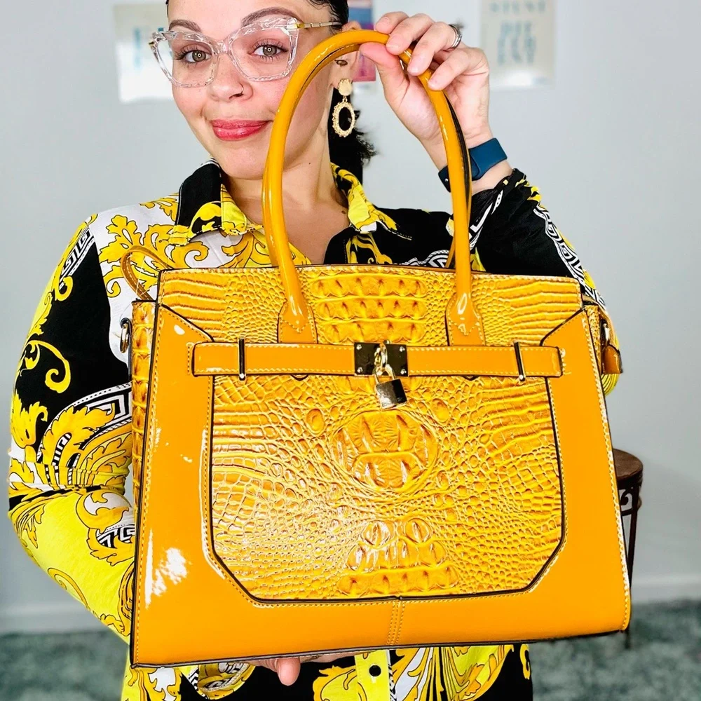 Queen Tote Bag/ Wallet Set